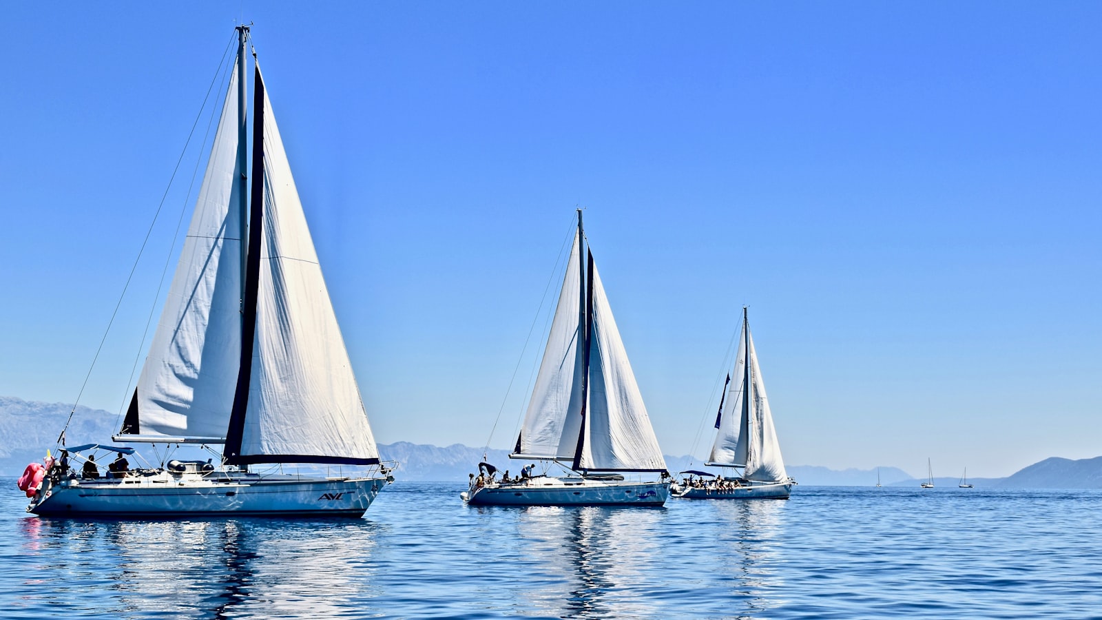 Pontoon Boat Insurance in Connecticut: What's Different From a Powerboat Policy